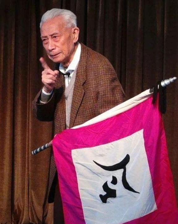 京剧|过去京剧演员年过花甲也离话筒很远，现在京剧演员离开话筒不会唱