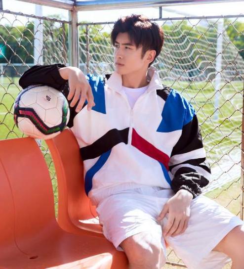 张凌赫|7位笑起来颜值反差大的明星：张凌赫褶子多、王俊凯露牙龈