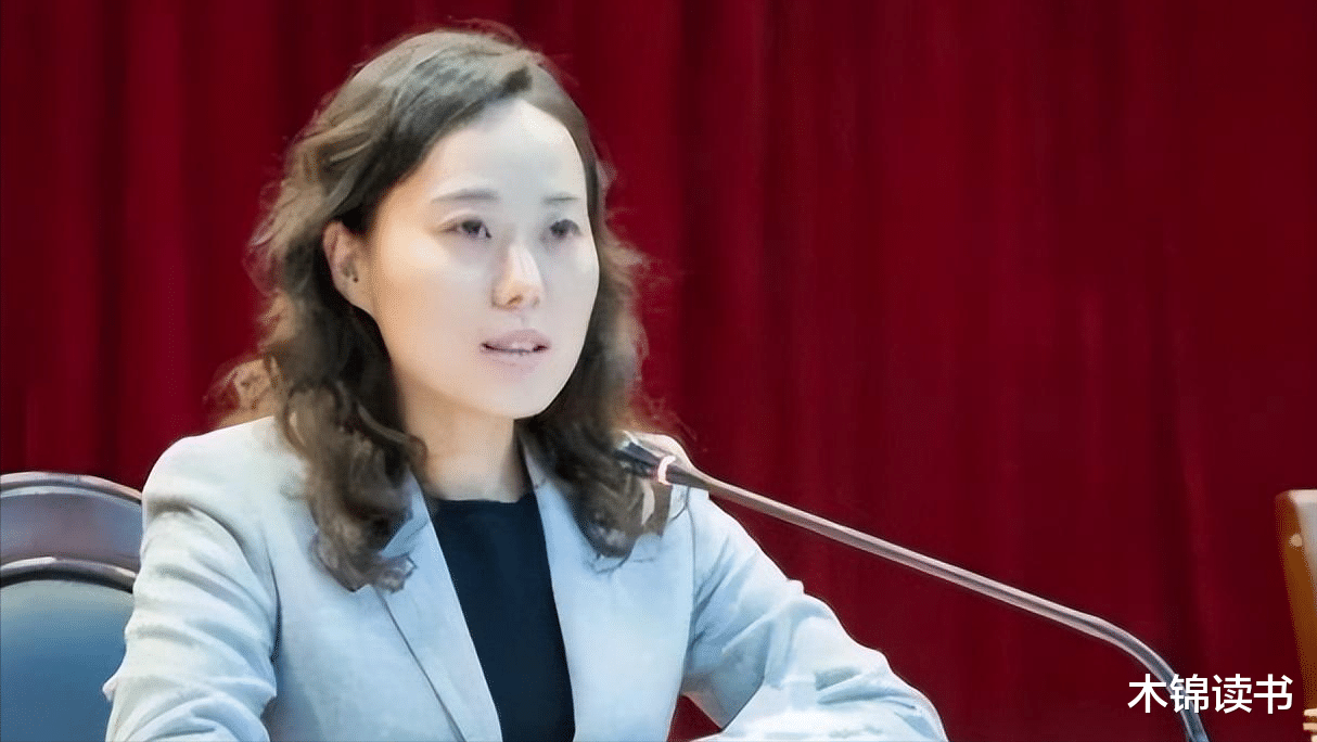 2020年,80后美女贪官落马:敛财500万,被抓后称:谈恋爱男友送的