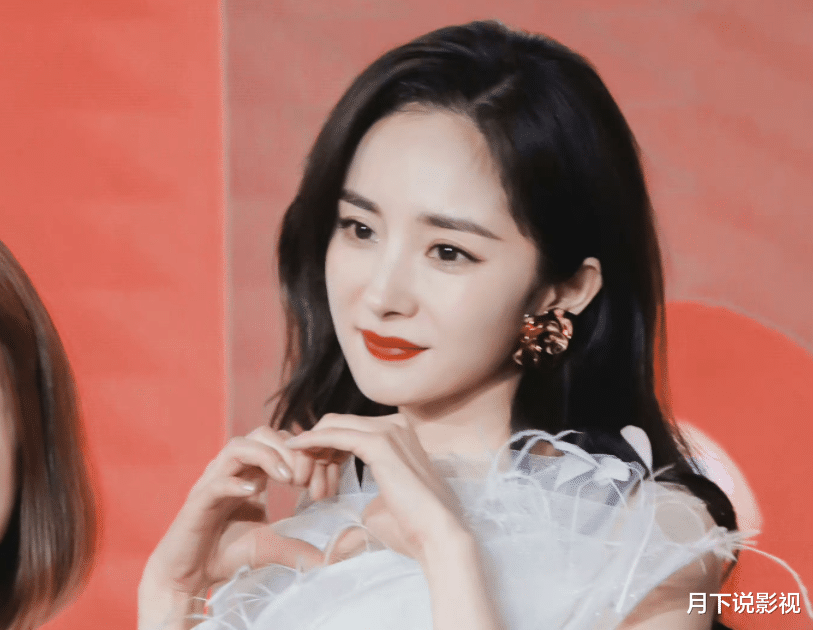 冻龄|杨幂杨颖冻龄在表面，而她明明是80后，却顶着一张真“少女脸”