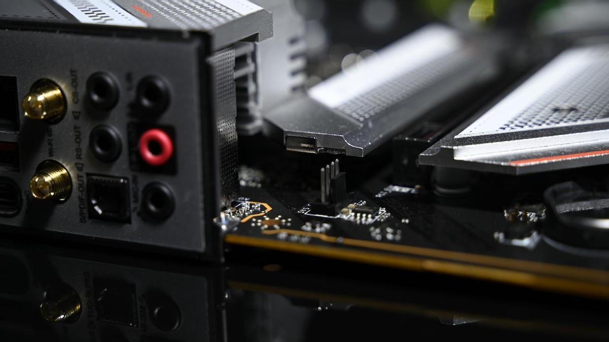 主板|换个主板性能提升8%？微星Z790刀锋开箱体验