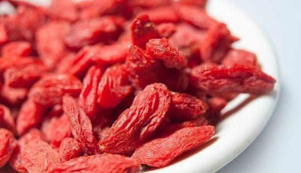 枸杞|男性天天吃把“枸杞”，不出一个月，可能3个“益处”慢慢靠近