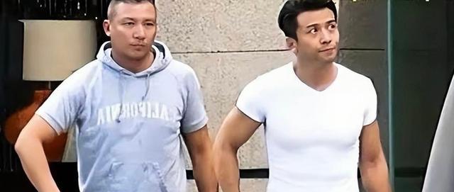 |恭喜！香港知名男星唐文龙被曝与内地女友结婚，已定居北京生活