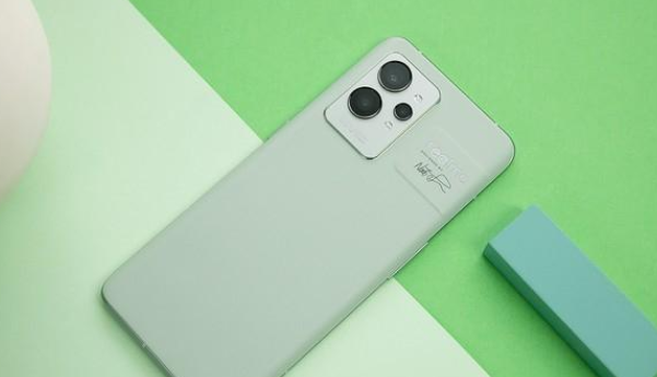 realme|真我Realme GT3定位再升级,屏下镜头+全新4nm芯,这才是王者旗舰