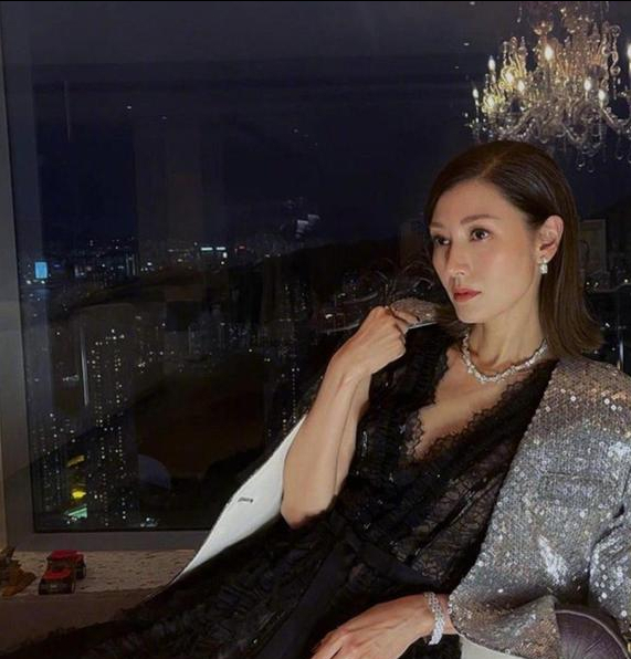 李嘉欣|许晋亨60大寿，李嘉欣重回颜值巅峰，45天前她刚从鬼门关走了一遭