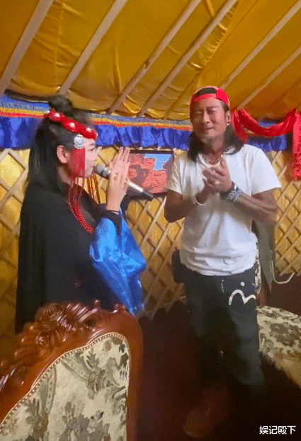 孙兴|演员孙兴退圈后真潇洒，到处游玩吃喝玩乐，狂搂陪唱女子超自来熟！