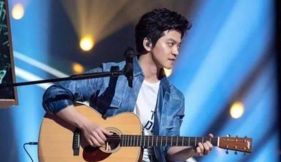 李健|她是清华女博士，因长相太美被发掘，三次拒绝进圈嫁歌手李健为妻