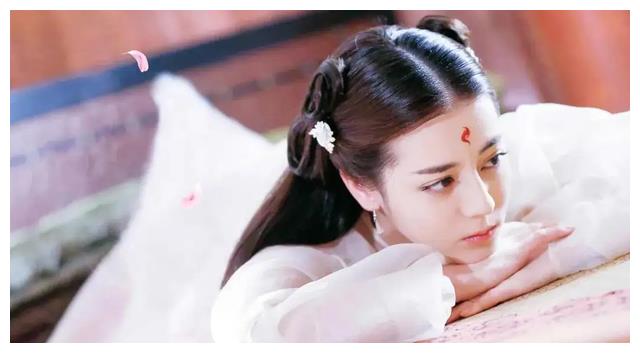 迪丽热巴|盘点仙侠剧中颜值与实力并存的狐族：杨幂，热巴，杨颖Baby谁更强