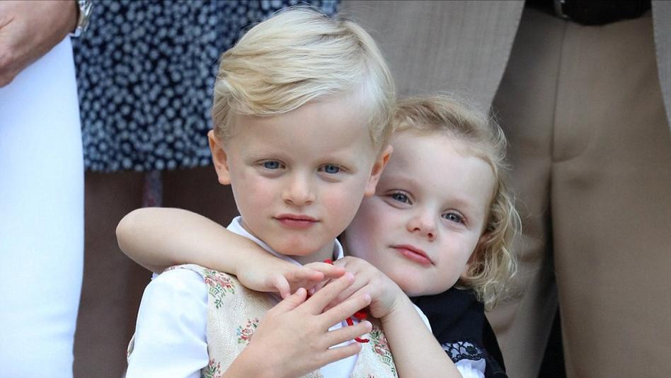 夏琳|摩纳哥王妃：36岁生下龙凤胎，儿子比乔治精致，44岁依旧惊艳众人