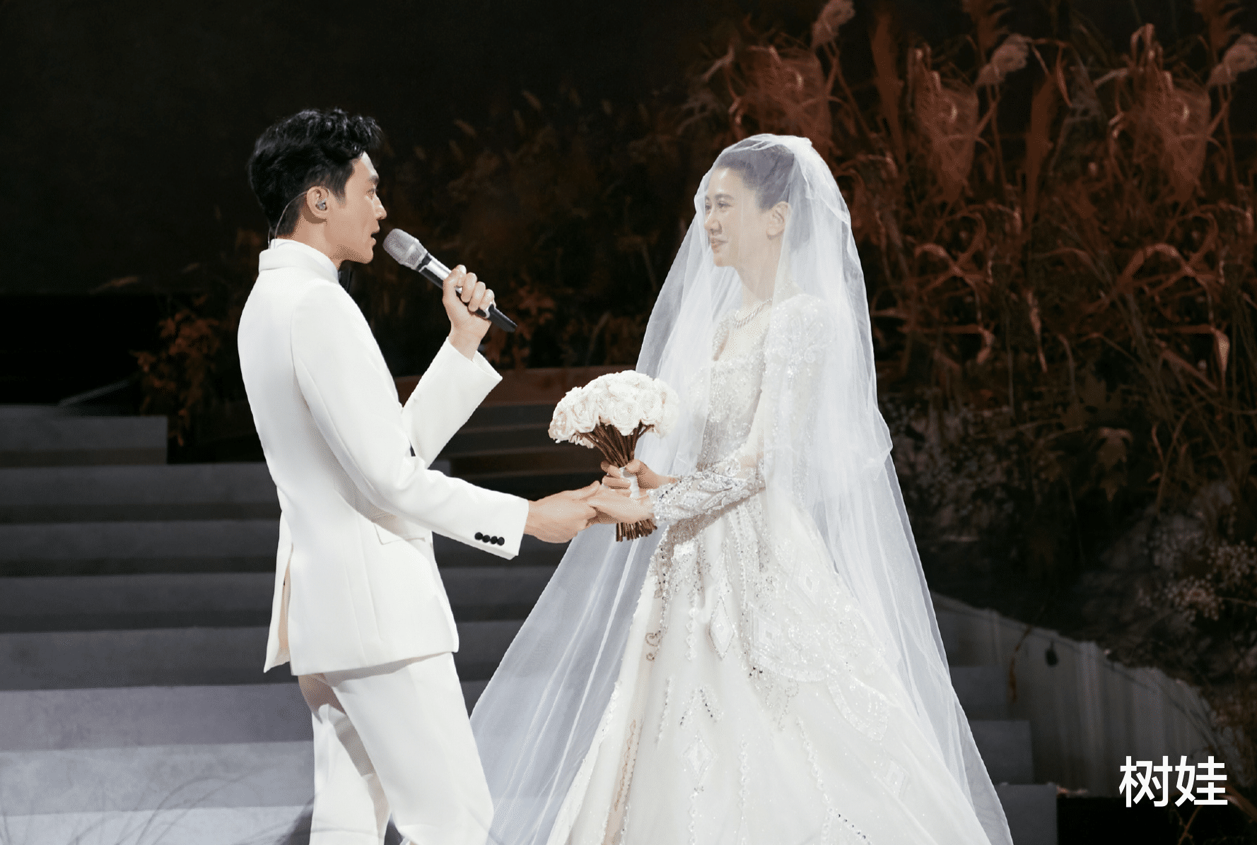 张智霖|《披荆斩棘》三公舞台:张智霖办现场婚礼,袁咏仪穿婚纱惊喜登台