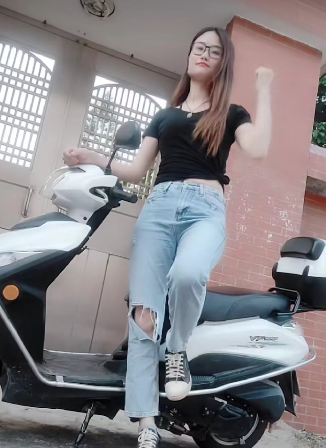 网红小丽姐,遇害身亡,死因引猜测熟人帮辟谣,账号视频已被删光