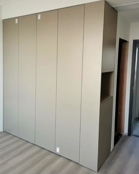 一门到顶对比分段柜门到底那种好,这里一次告诉你!