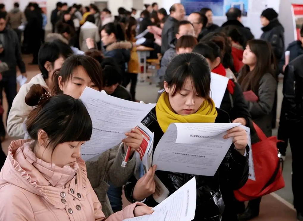 大学|“如果没上大学就好了”，原来引以为傲的学历，如今为何反成枷锁