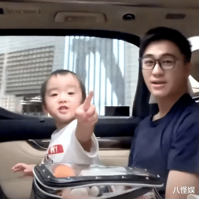 奚梦瑶|奚梦瑶首晒母女合照,抱着女儿夸其可爱,Romee侧脸好像何猷君翻版