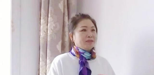 46岁大妈相亲,要求对方给20万彩礼,坦言:年轻漂亮是我的资本