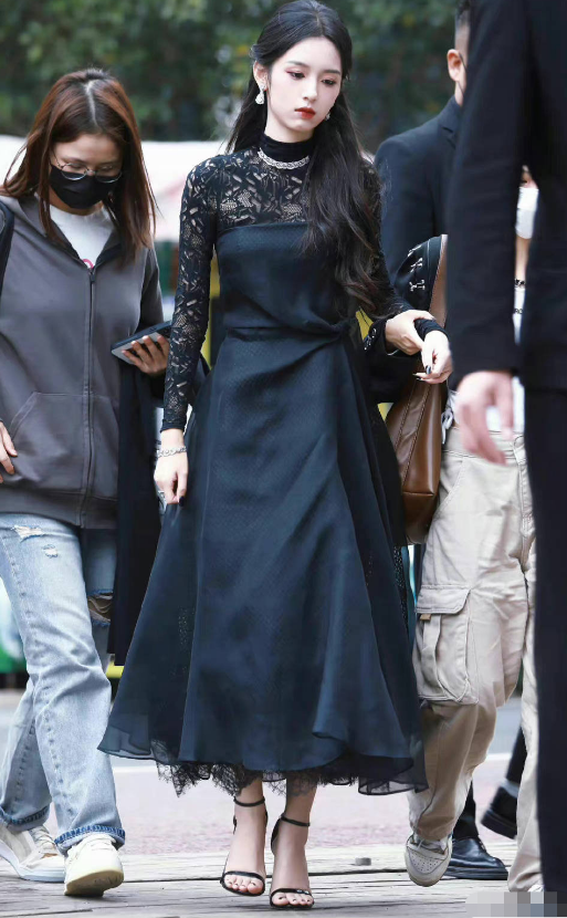 时装周|备受瞩目的台北时装周大S老公压轴是土掉渣还是接地气?跟内娱红毯比水平如何