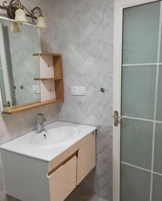 三居室120平简约装修,硬装10万,主卧室衣柜里藏了个马桶