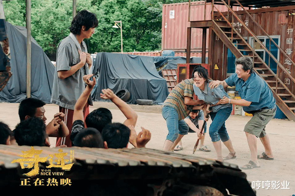 易烊千玺|易烊千玺22岁化茧成蝶,独自扛起十几亿票房