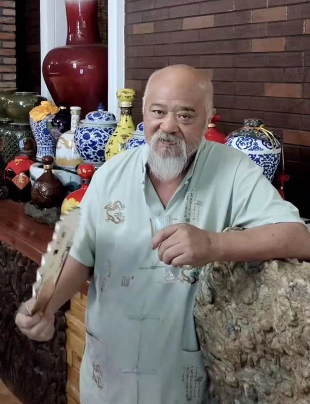 白百何|67岁李琦退休后在北京生活,衣着邋遢皱纹横生