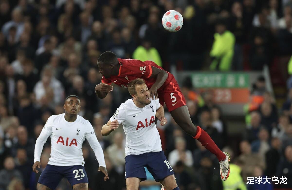 英超|1-1！英超大热轰然倒下，67%控球，狂轰24脚仍不赢，曼城笑纳大礼