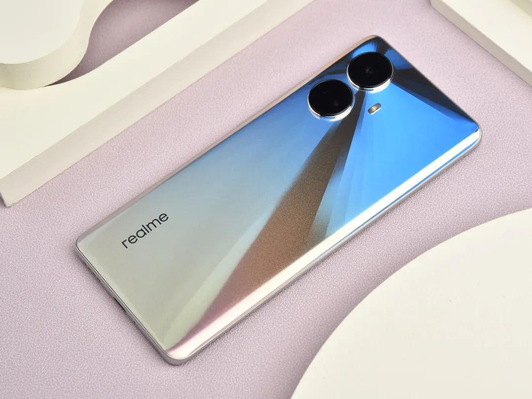 真我10 Pro+千元机下巴也超窄,2160Hz高频PWM调光更护眼!