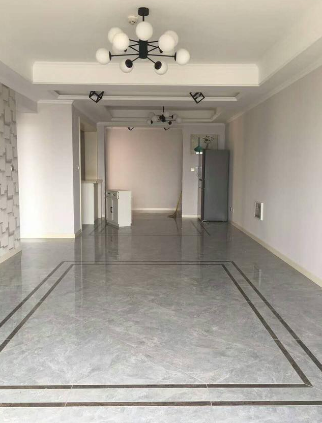 同学帮忙装修的新房,18万装修好拎包入住,我同学黑钱了吗?