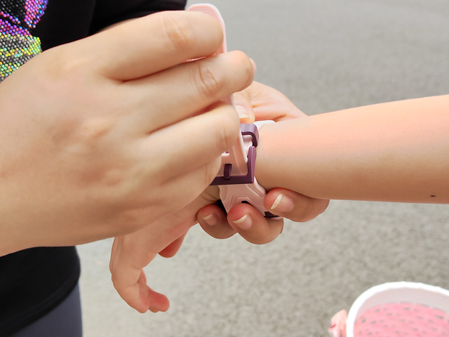 奇虎360|六一送孩子最好节日礼物——可以聊微信/QQ的360儿童电话手表10X