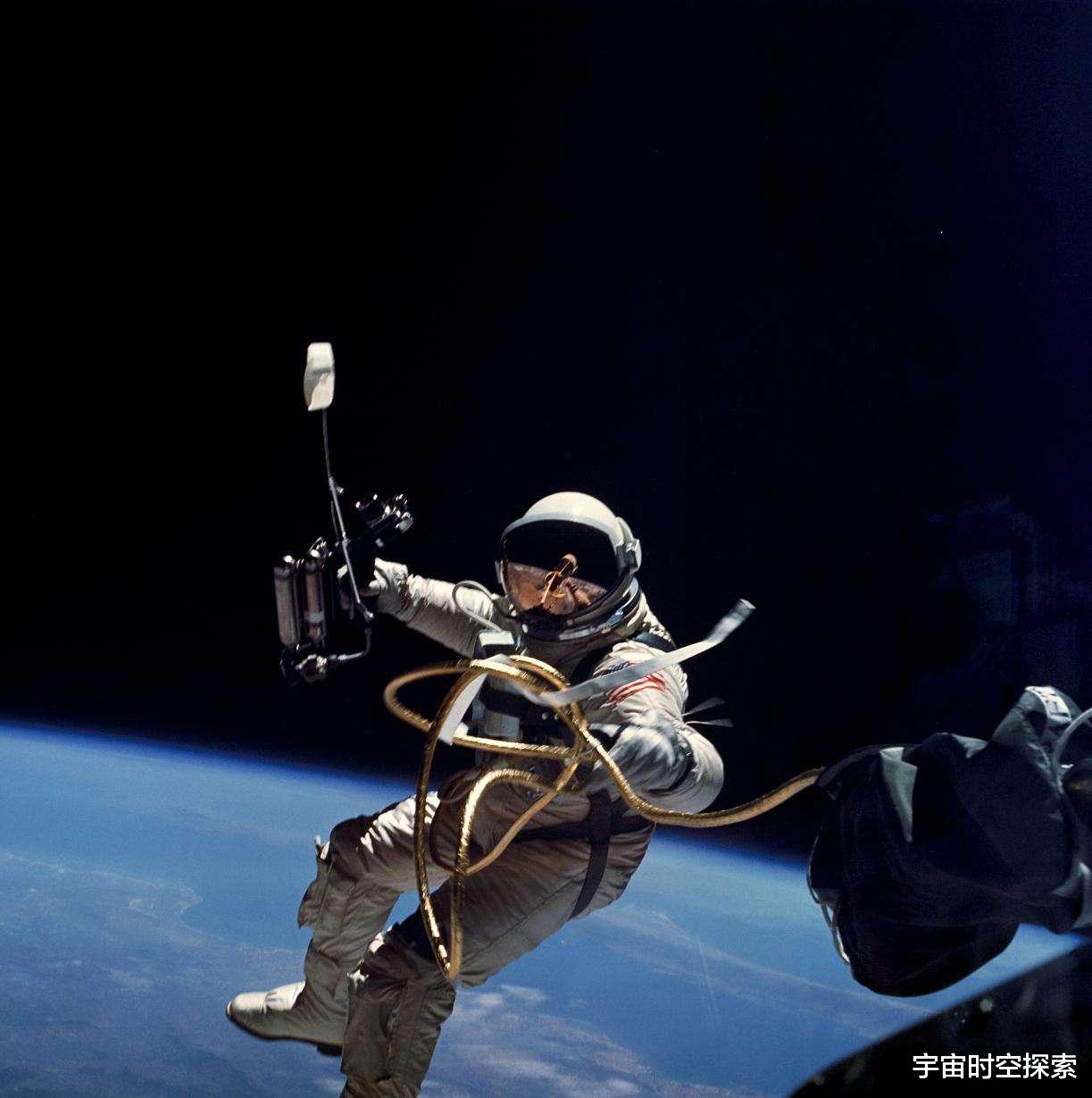 太空行走看起来很美好,但随时可能永远漂浮在太空中不能回家!