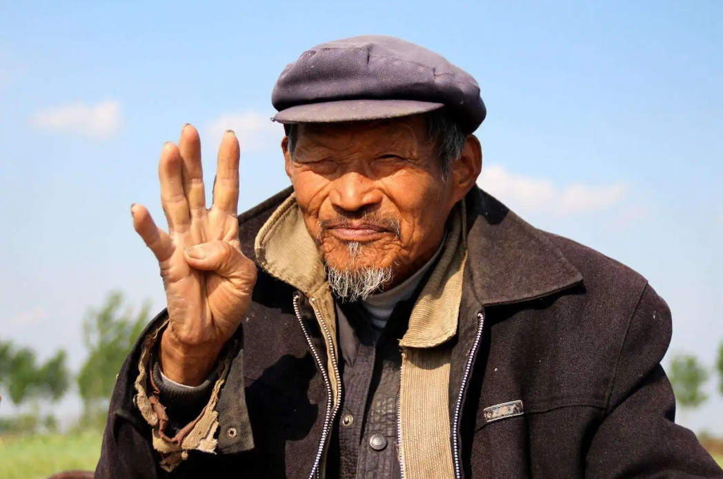 山西大爷30年前埋下2箱茅台，现挖出却全变废水，有人偷梁换柱？
