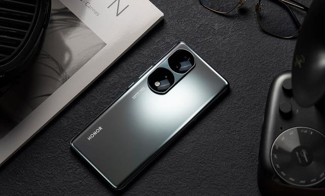 华为荣耀|荣耀80Pro+展露锋芒,安排16+512GB大存储,高端梦成了