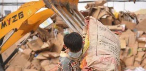 苏小宇:00后男孩养活一家4口,坐拥百万粉丝却靠捡垃圾为生