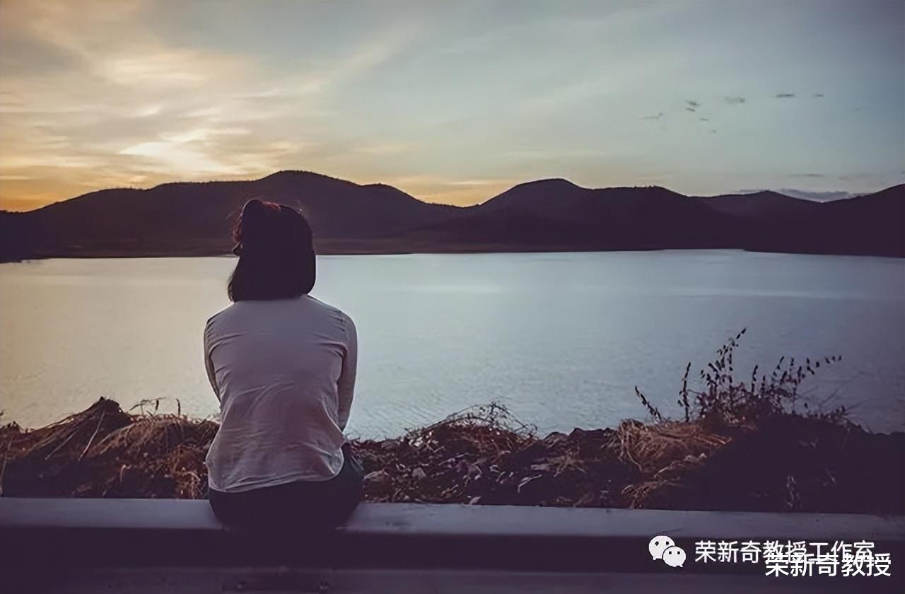 |年轻人和女性更容易在冬季情绪低落或抑郁!