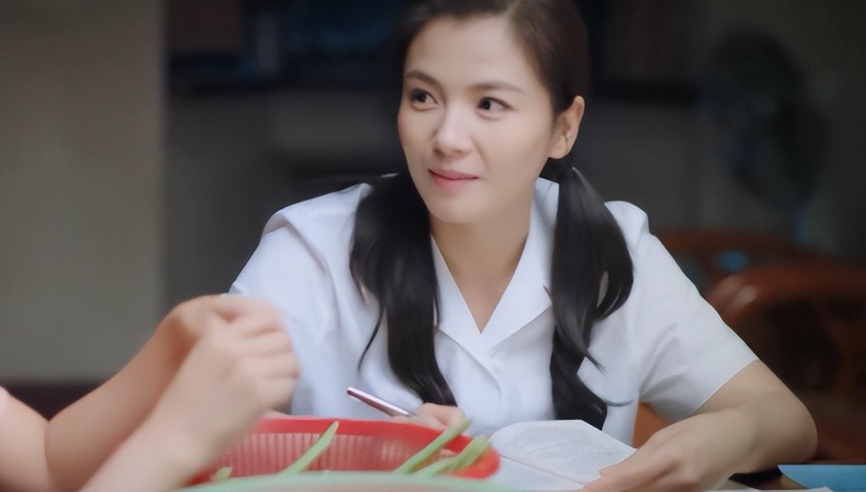 章子怡|这7位女星别再“强行扮嫩”了，脸上褶子藏不住，61岁还在演少女