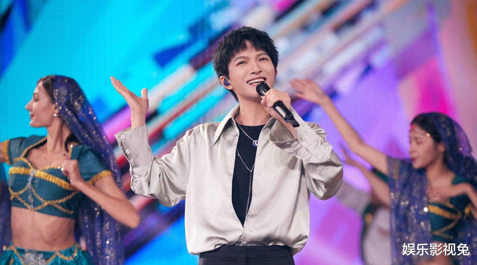 周深|歌手周深:我是靠嗓子吃饭的,吃米都要把两端剪掉,保护好喉咙!