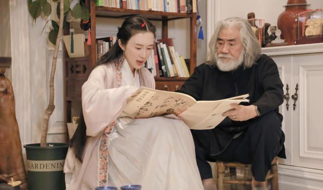 大米|张纪中老婆直播卖大米怼网友：20块钱的大米都吃不起！撇嘴瞪眼睛