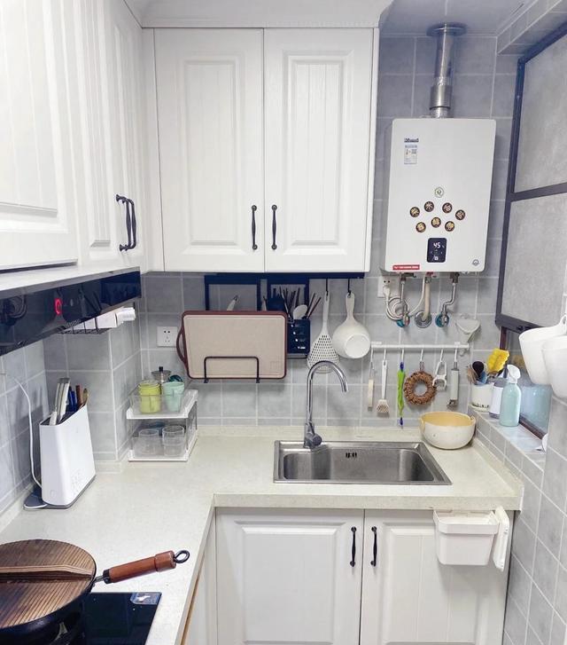 她家仅有94,虽然一点都不豪华,却处处充满了温馨,很有品味