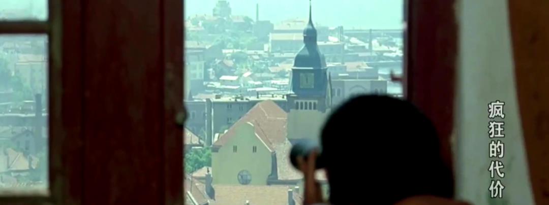 疯狂|国内首部“全裸出镜”的电影公开上映,它到底在隐喻什么?