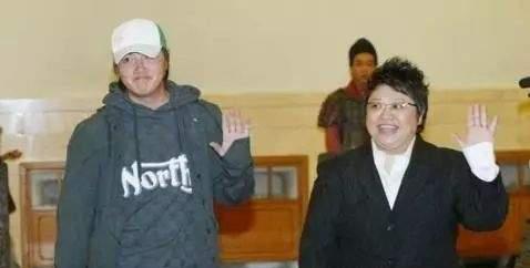 韩红|韩红说自己曾是校花,比杨幂还漂亮,也曾绯闻不断,却难得真爱