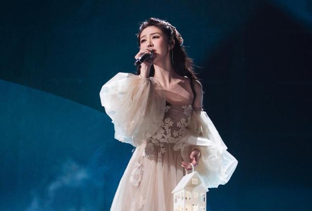 叶璇|叶璇“变脸”？6位港风女神容颜大改：有的圆脸变尖脸，有的脸僵