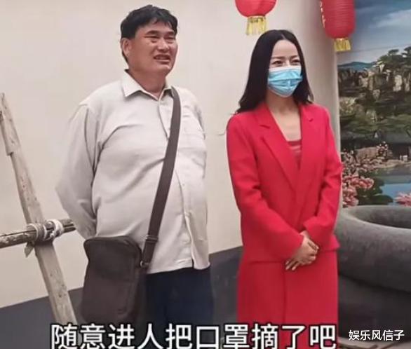 朱之文|朱之文给儿子找新对象？与美女合影笑得合不拢嘴，网友：也是二婚