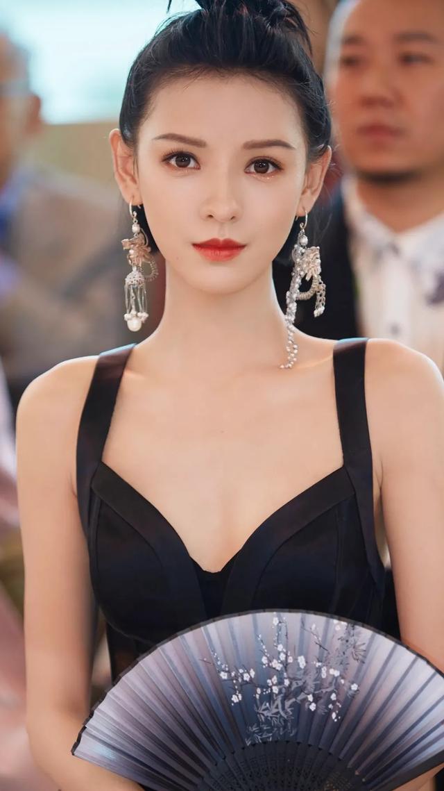 张予曦|张予曦甜美俏皮,眉目如画,性感动人