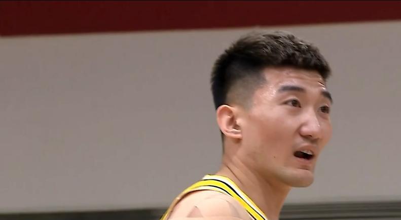 于德豪和阿不都得分上双，法尔打爆内线，新疆男篮50-44广厦队