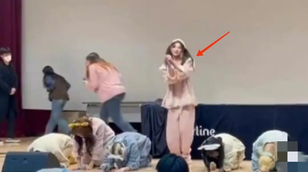 迪丽热巴|待遇差别太大！宋智雅凭颜值来中国捞金，王怡人却因未行大礼遭骂