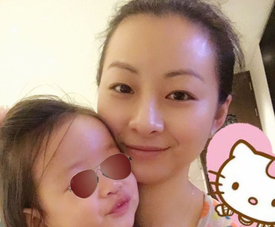 |温兆伦为了女儿学习英语折腾自己到天亮，明星和常人也一样，逃不过这劫