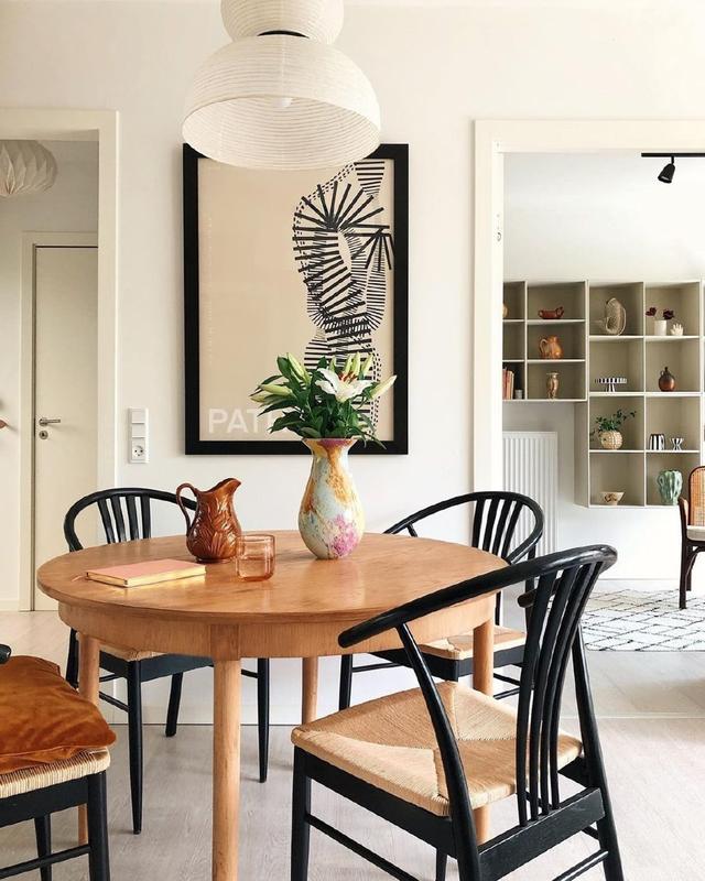 温暖的北欧风居所,空间有阳光,墙上有风景,随意中又不失温暖