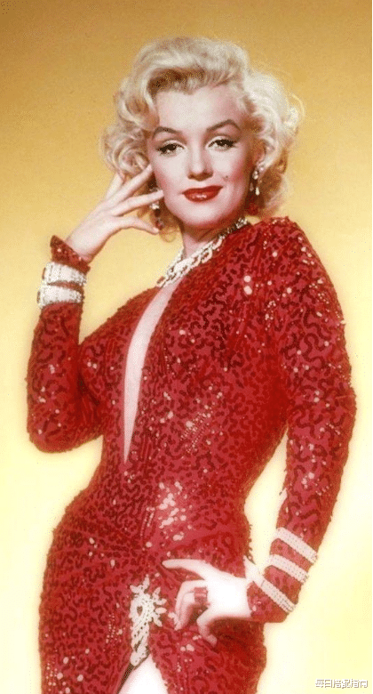 玛丽莲·梦露|从工厂女工到全美偶像，玛丽莲梦露是如何实现“外貌进阶”的？