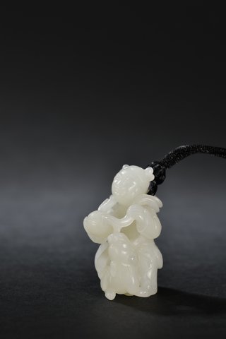 和田玉籽料|和田玉籽料童子戏狮把件