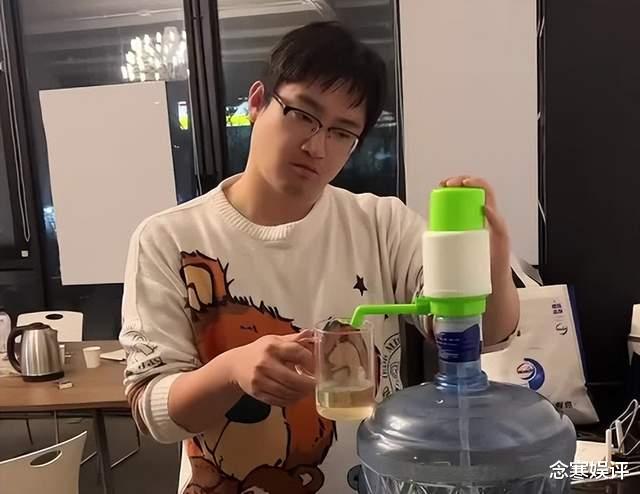 德柏|演员德柏北漂十年买不起房,不愿意过租房生活,带妻儿离开北京