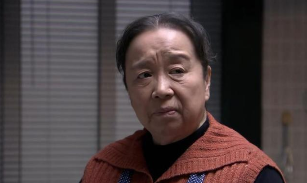 双面胶|?把《双面胶》和杨子珊新剧对比，发现女人遇到好婆婆，真不一样