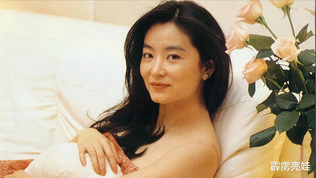 林青霞|68岁林青霞散文作品获奖，丈夫曾称：说不定拿诺贝尔文学奖